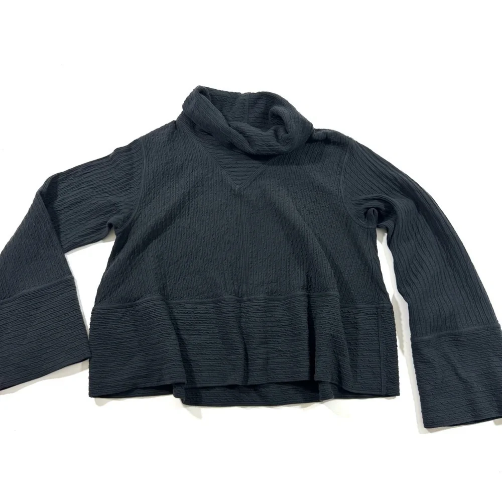 Lululemon Retreat Yourself Pullover Turtleneck Shirt Textured Black